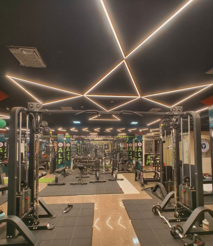 Member training at Alpha Fitness
